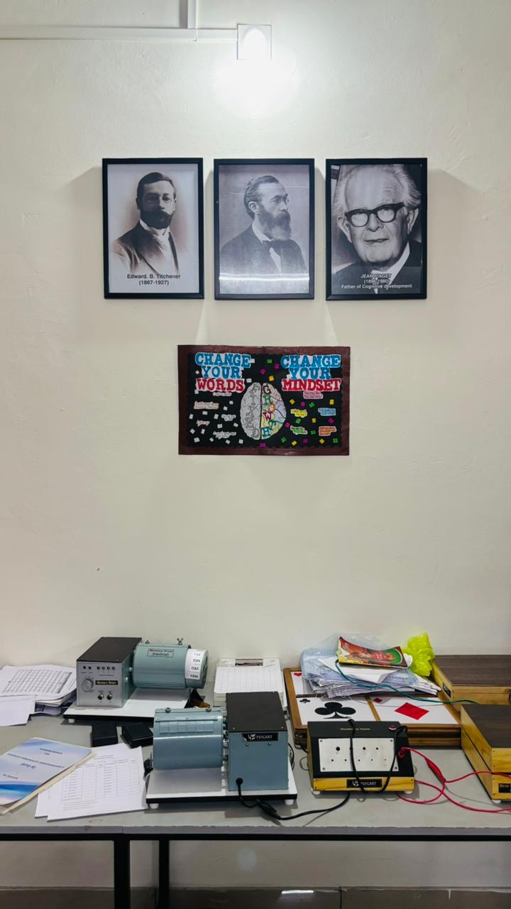 PSYCHOLOGY LAB